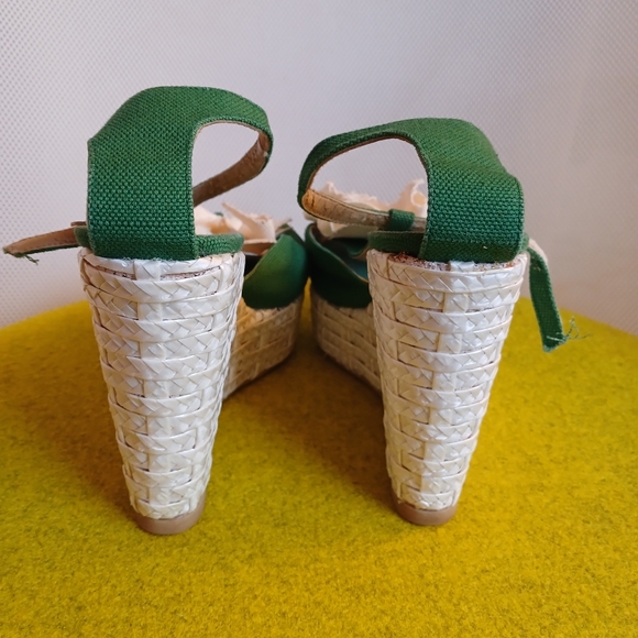 Castaner Green Floral Wedges - Picture 4 of 6